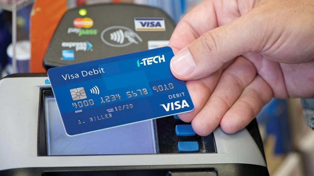 Thẻ rút tiền tự động hiển thị đầy đủ các thông tin của người sở hữu thẻ.