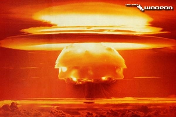 Các loại bom hạt nhân là những vũ khí cực kỳ nguy hiểm và có khả năng tạo ra sự tàn phá hàng loạt, gây ảnh hưởng nghiêm trọng đến môi trường và sức khỏe con người.