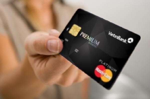 Thẻ Mastercard Credit Platinum EMV Vietinbank được lấy từ Internet.
