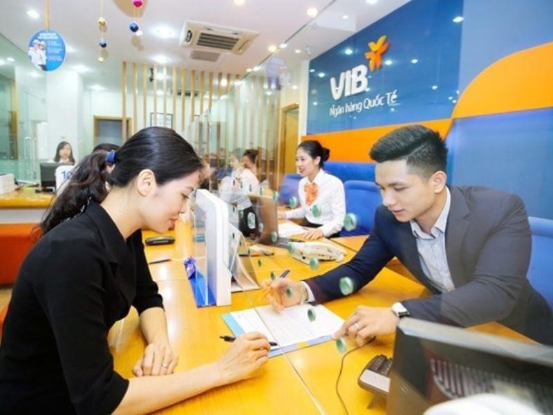 Ngân hàng VIB hỗ trợ khách hàng sử dụng dịch vụ gửi tiền tiết kiệm nhanh, chuyên nghiệp.